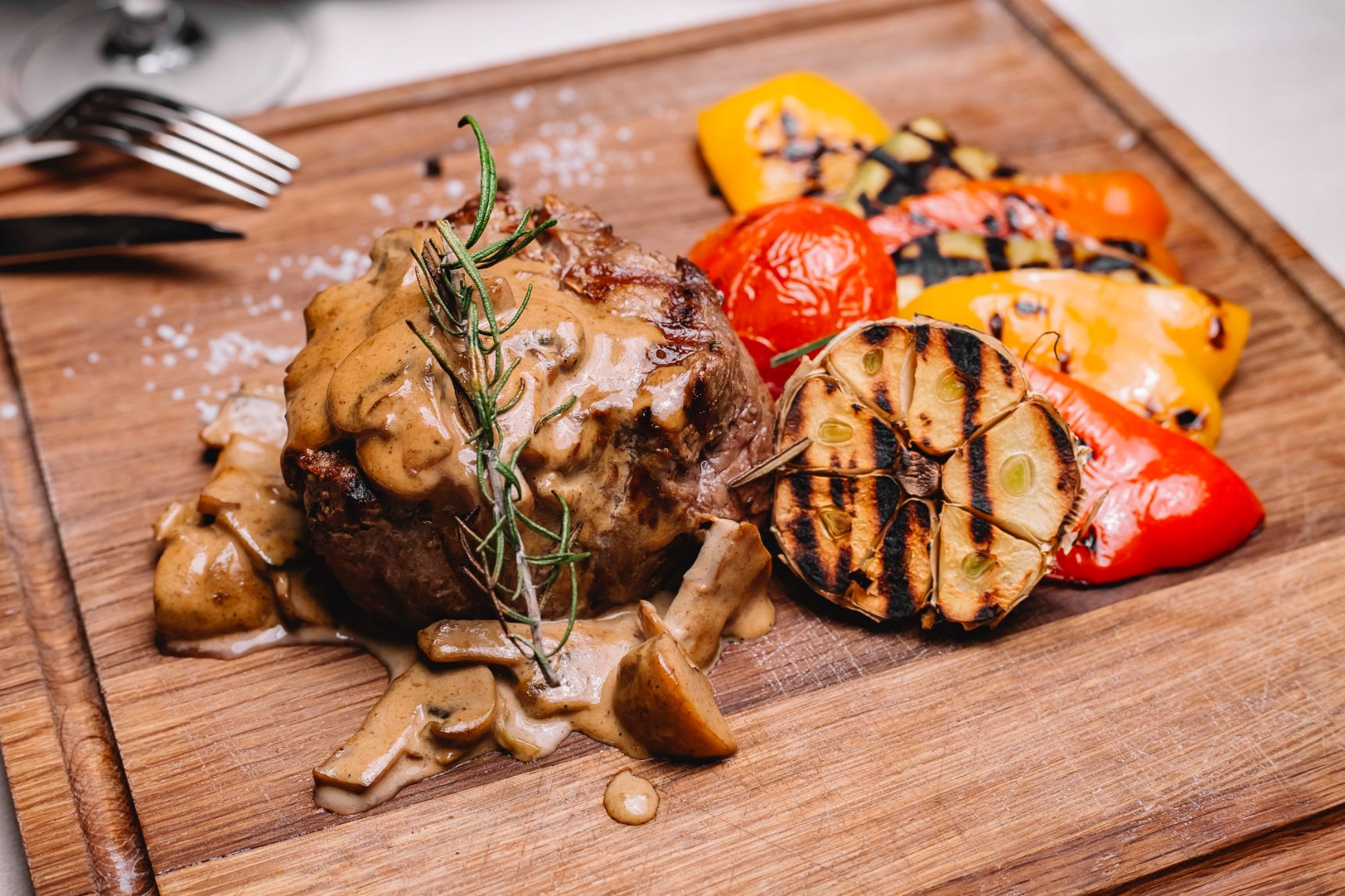 side-view-steak-medallion-mushroom-sauce-grilled-vegetables